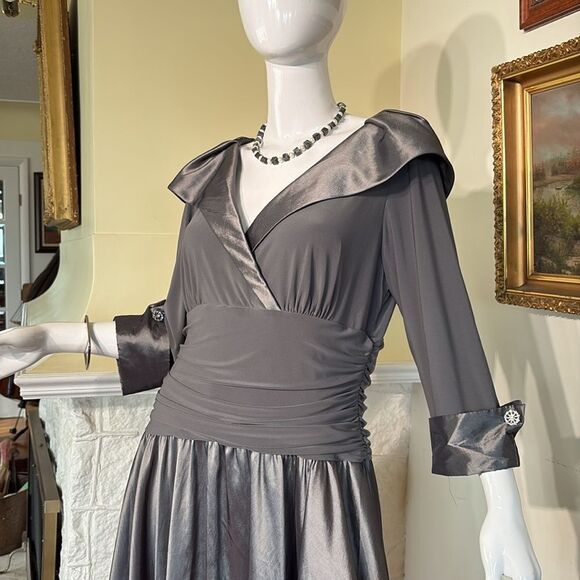 Eliza J 3/4 Sleeve Ruched Waist 50s Inspired Party / Cocktail Dress - Picture 8 of 14